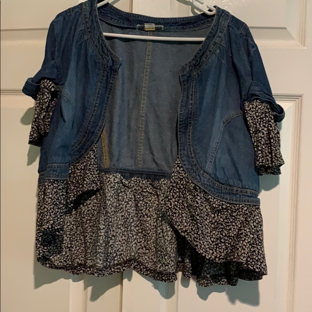 Jean shrug with bowed capped sleeves with trim